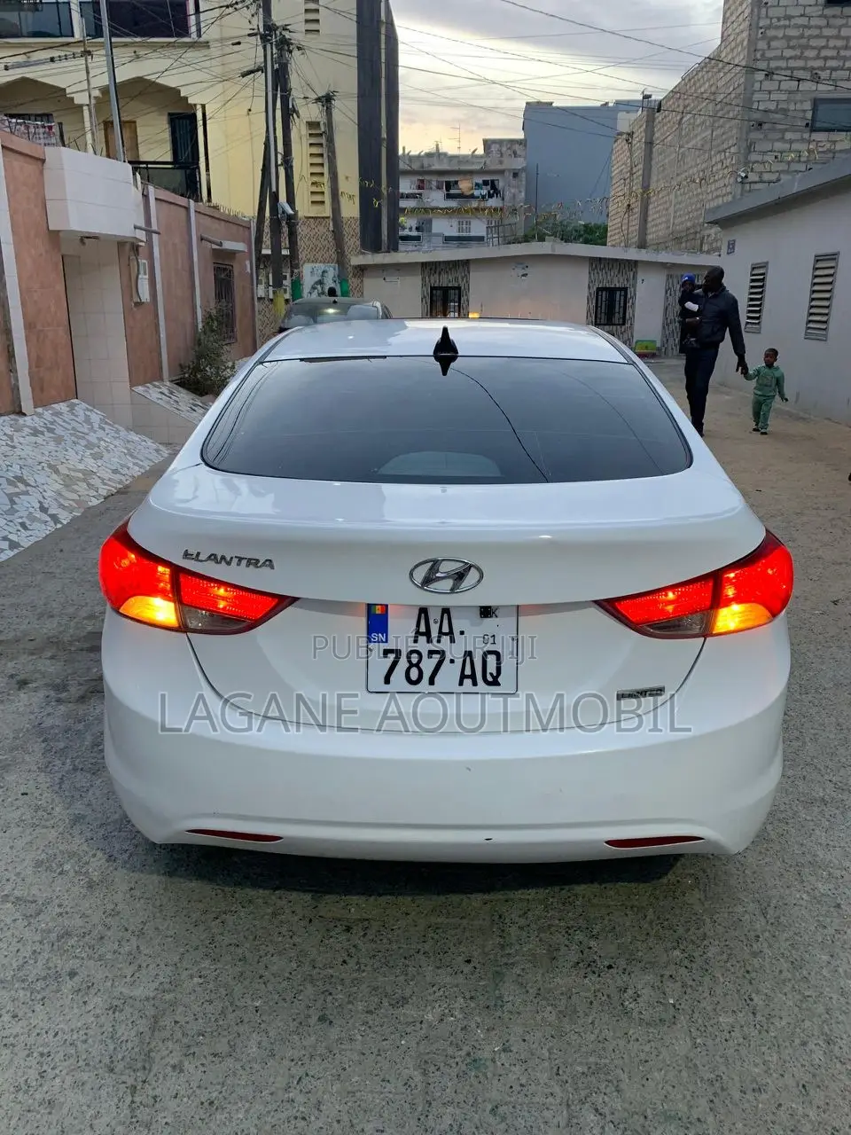 Hyundai Elantra Limited Sedan FWD (1.8L 4cyl 6A) 2013 Blanc