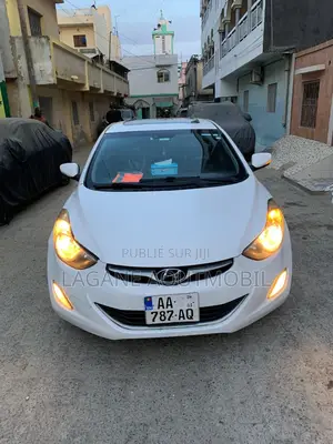 Hyundai Elantra Limited Sedan FWD (1.8L 4cyl 6A) 2013 Blanc