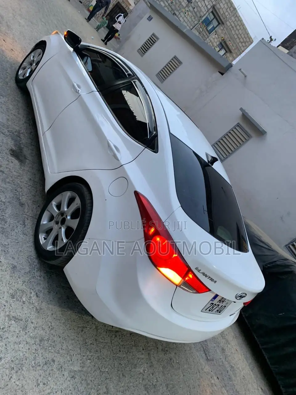 Hyundai Elantra Limited Sedan FWD (1.8L 4cyl 6A) 2013 Blanc