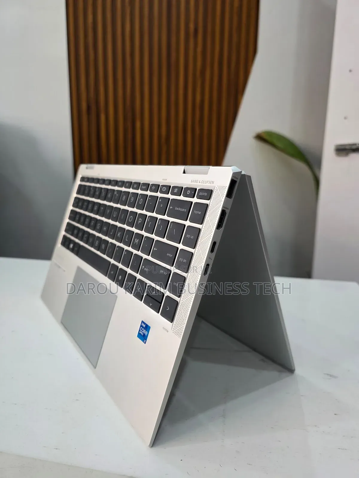 New HP EliteBook 1040 G8 16GB Intel Core I7 SSD 512GB