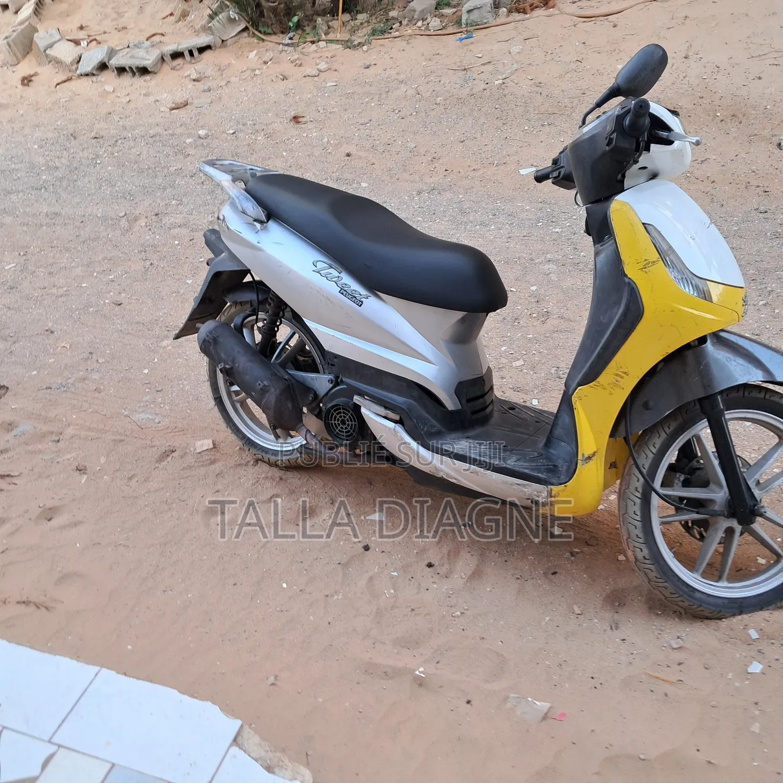 Peugeot Tweet 2010 Jaune