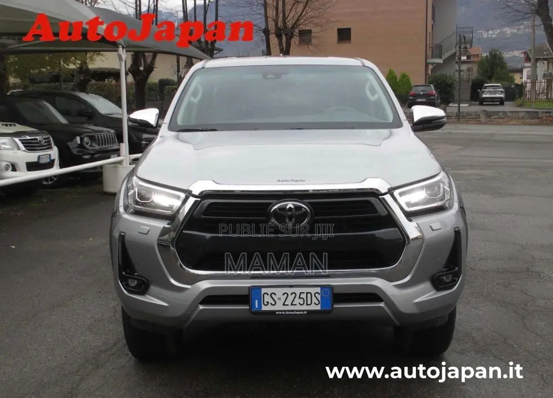 Toyota Hilux 2023 Gris