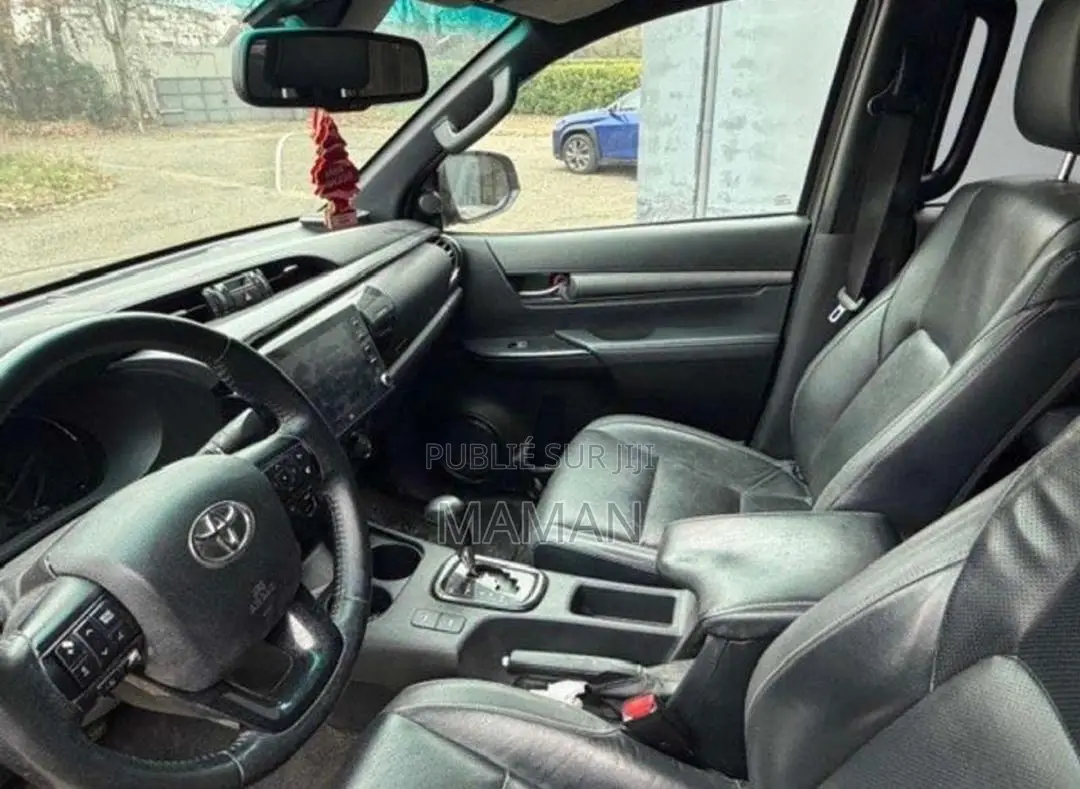 Toyota Hilux 2023 Gris