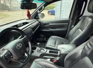 Toyota Hilux 2023 Gris