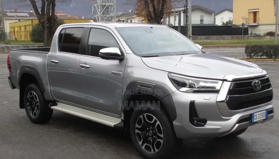 Toyota Hilux 2023 Gris