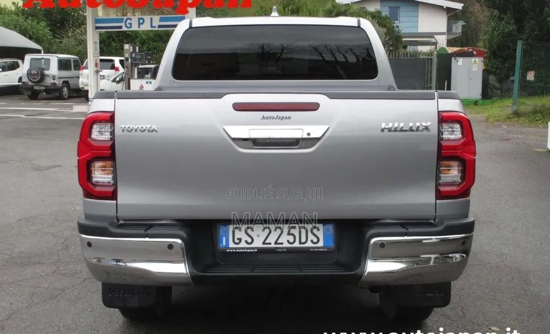 Toyota Hilux 2023 Gris