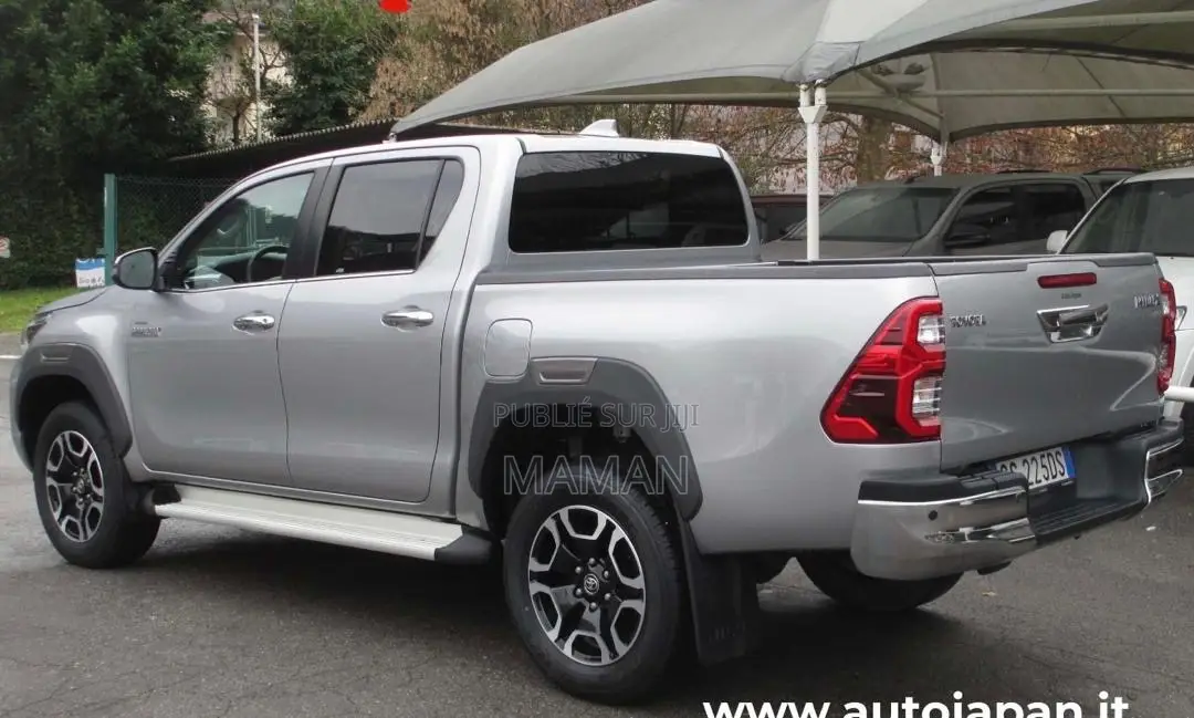 Toyota Hilux 2023 Gris