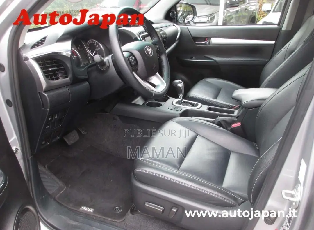 Toyota Hilux 2023 Gris