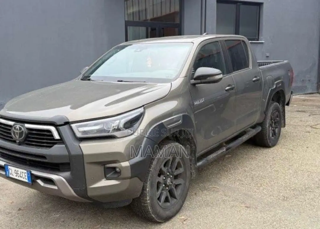 Toyota Hilux 2023 Gris