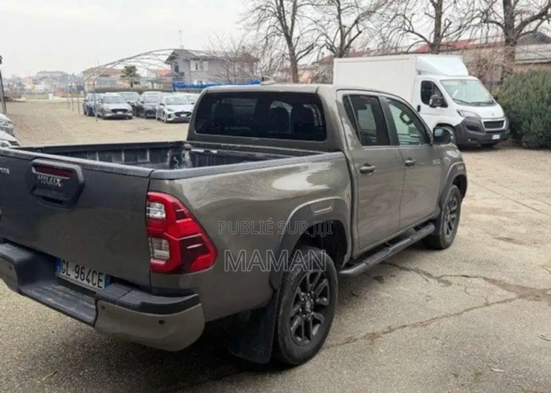 Toyota Hilux 2023 Gris