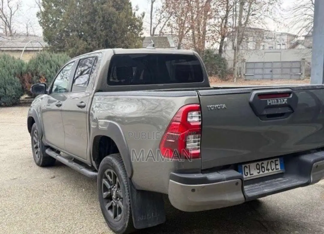Toyota Hilux 2023 Gris