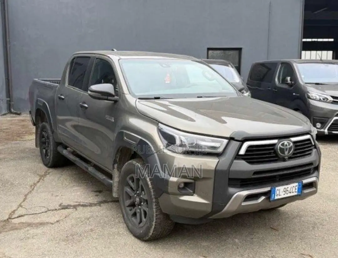 Toyota Hilux 2023 Gris