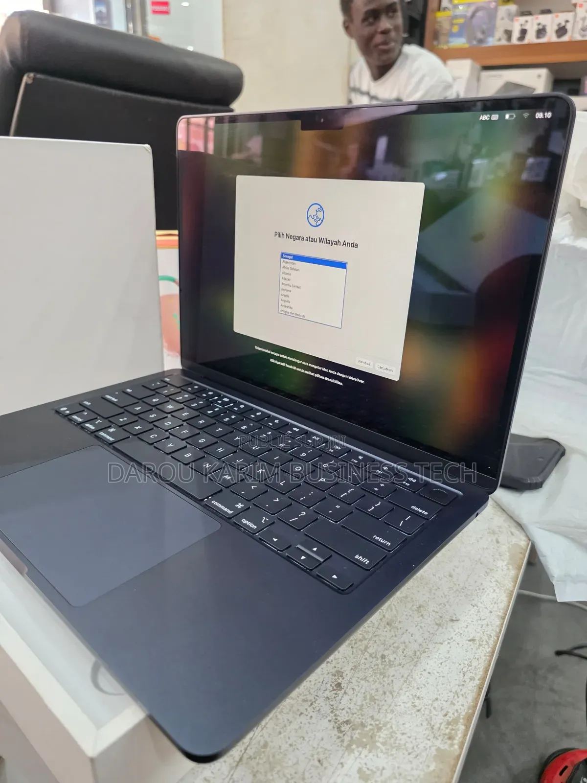 New Apple MacBook Air 2025 M4 13-Inch 16GB Apple M4 SSD 256GB