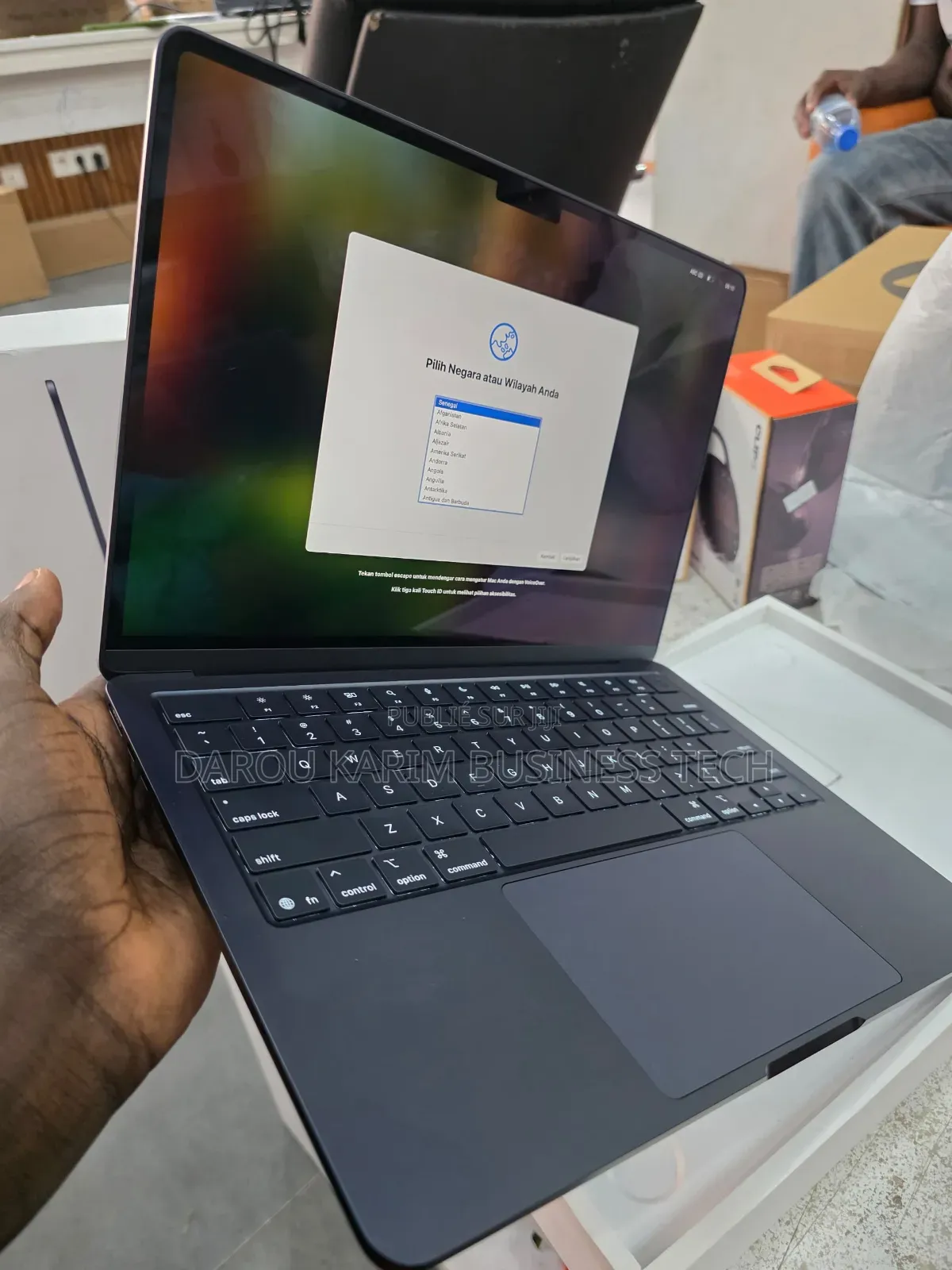 New Apple MacBook Air 2025 M4 13-Inch 16GB Apple M4 SSD 256GB