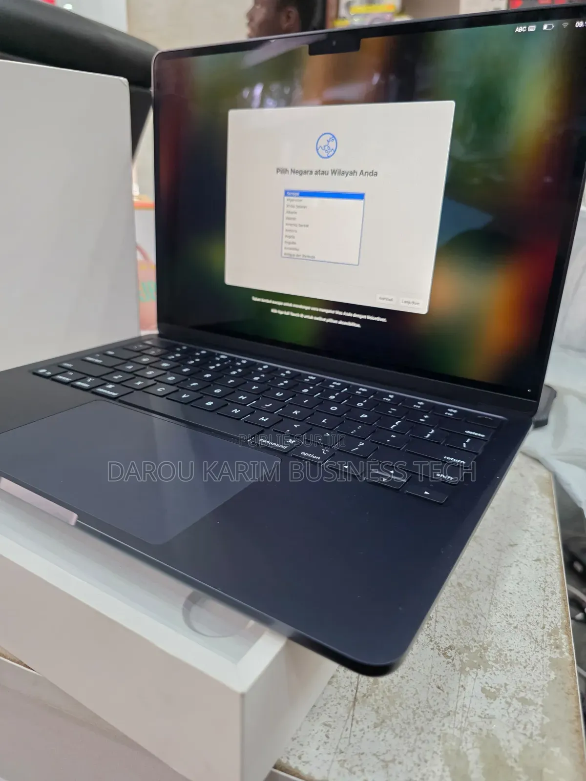 New Apple MacBook Air 2025 M4 13-Inch 16GB Apple M4 SSD 256GB