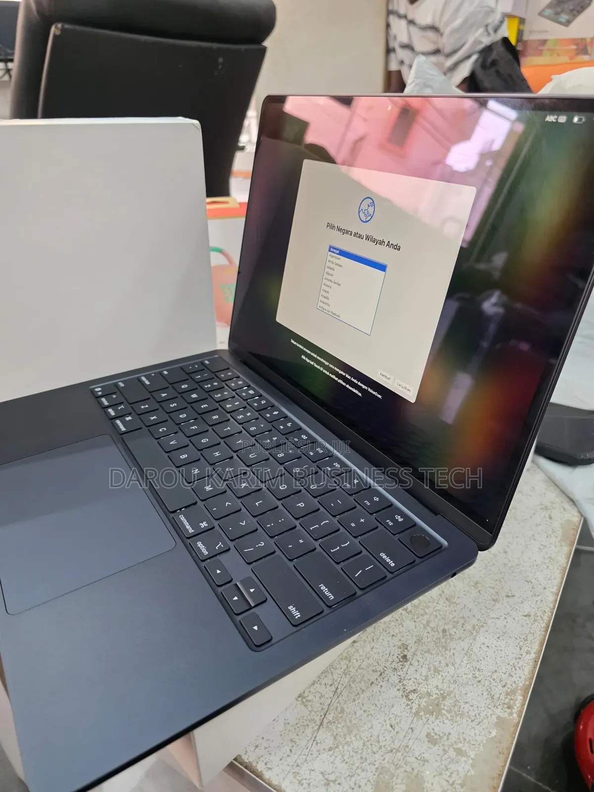 New Apple MacBook Air 2025 M4 13-Inch 16GB Apple M4 SSD 256GB