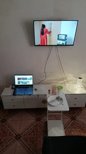 Furnished 1chbre Chambre et salon dans Fann-Point E-Amitié à Louer