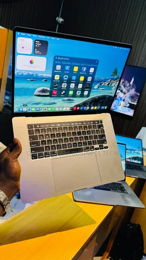 New Apple MacBook Pro 2019 16GB Intel Core I7 SSD 512GB