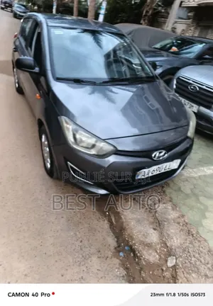 Hyundai i20 2023 Gris
