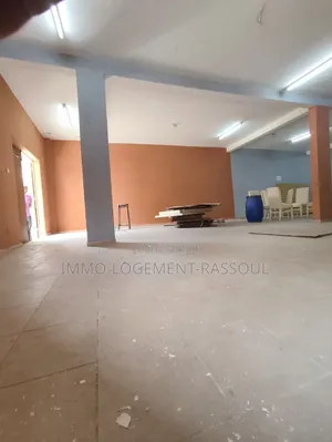 Dépôt 120m2 À Louer Sis À Mermoz VDN