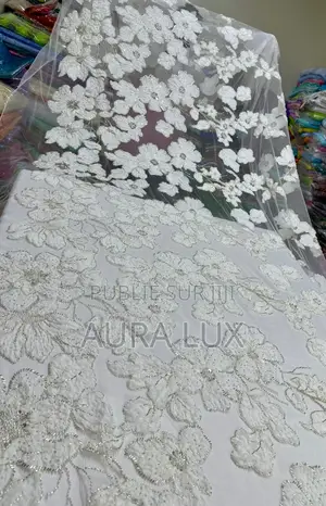 Nom: Tule Perlé Cérémonie Dubaï. Dimensions : 1m50 ( Less )