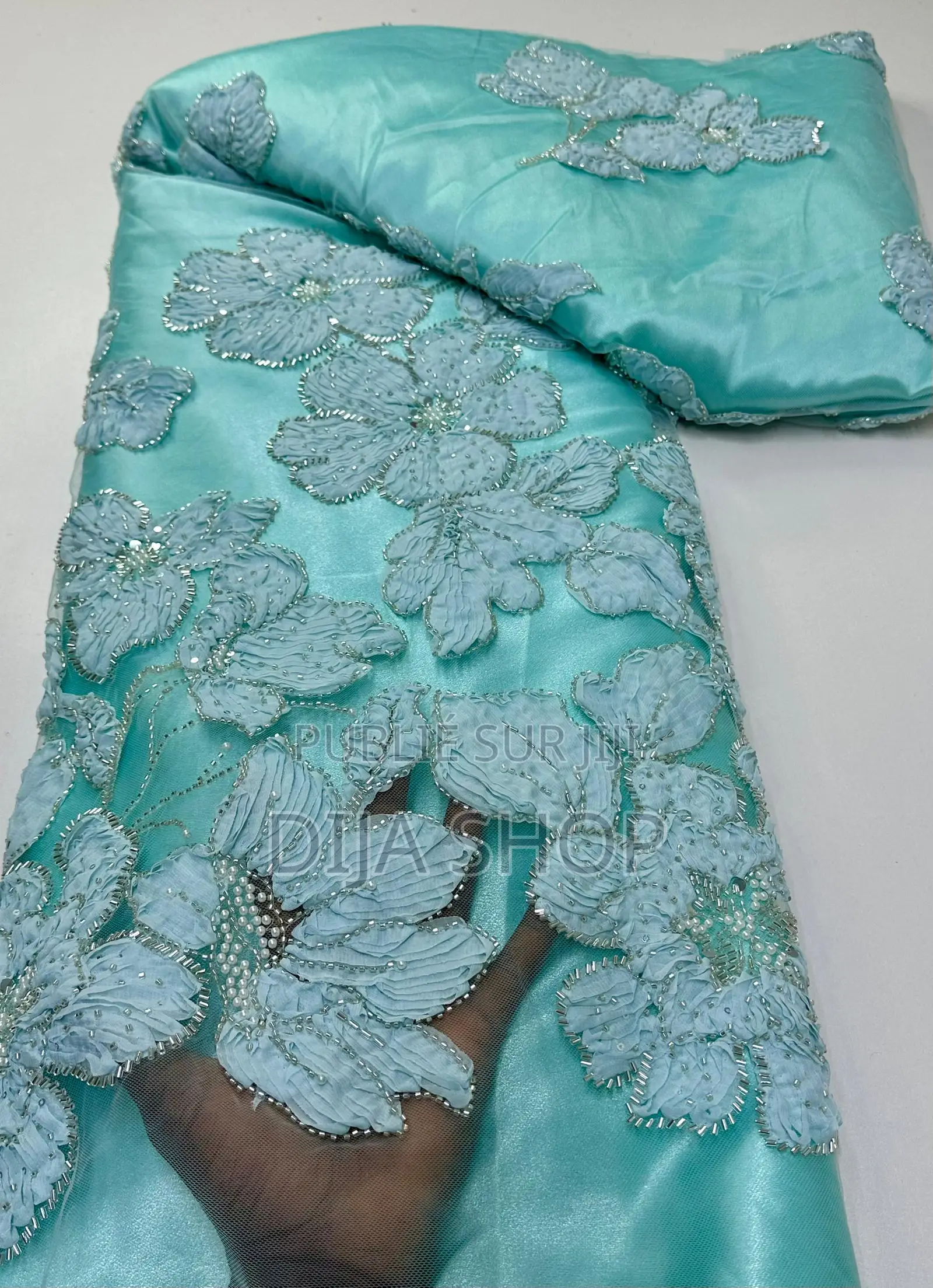 Nom: Tule Perlé Cérémonie Dubaï. Dimensions : 1m50 ( Less )