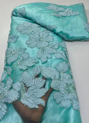 Nom: Tule Perlé Cérémonie Dubaï. Dimensions : 1m50 ( Less )