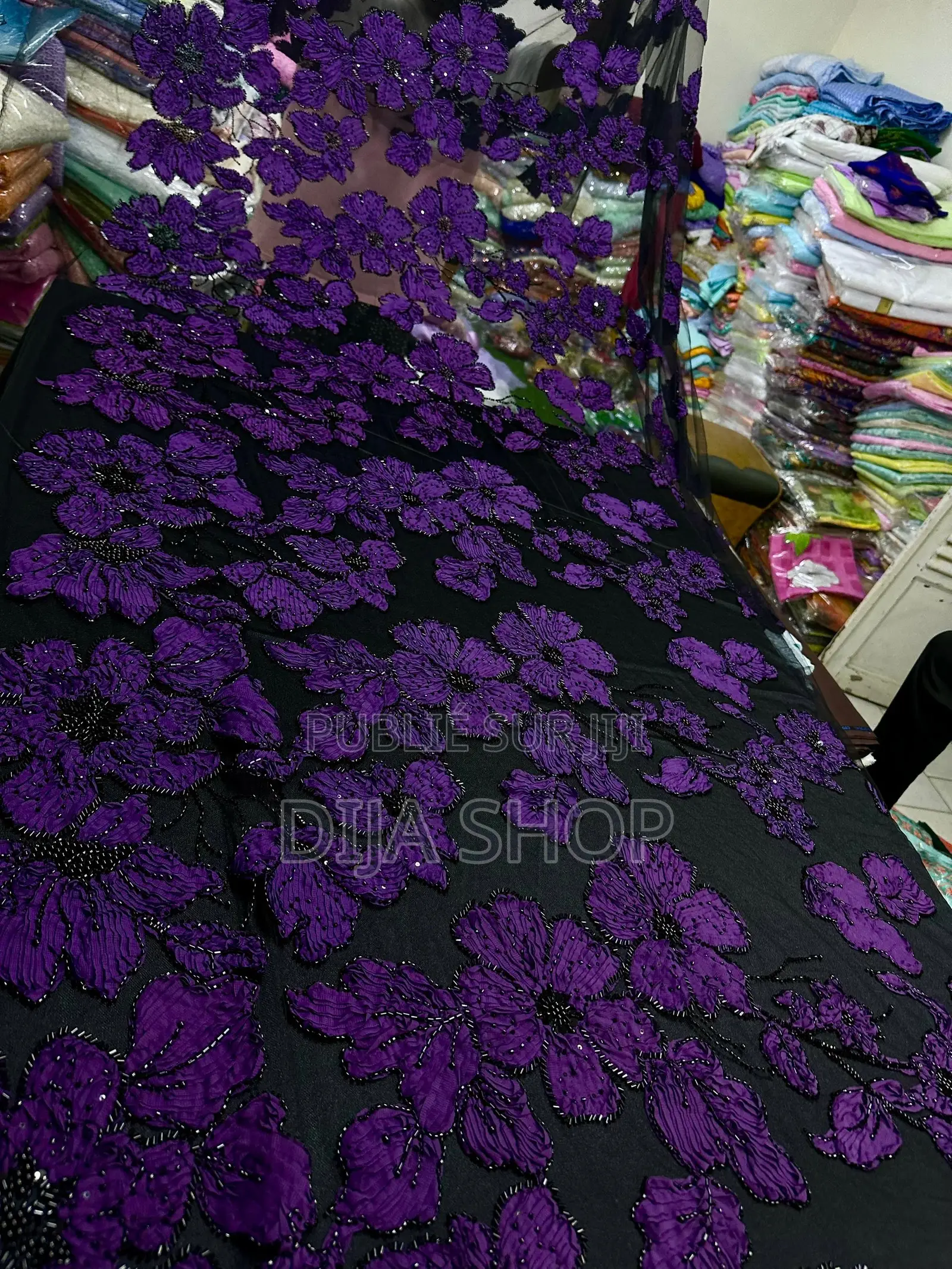 Nom: Tule Perlé Cérémonie Dubaï. Dimensions : 1m50 ( Less )