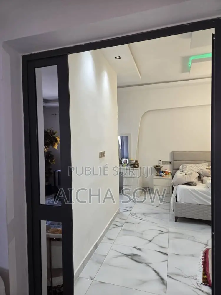 6chbre Villa dans Aïcha Immo, Région de Dakar à Vendre