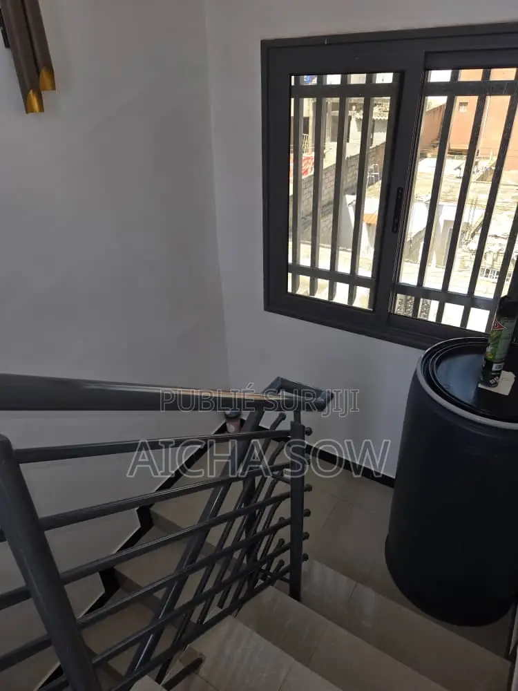 6chbre Villa dans Aïcha Immo, Région de Dakar à Vendre