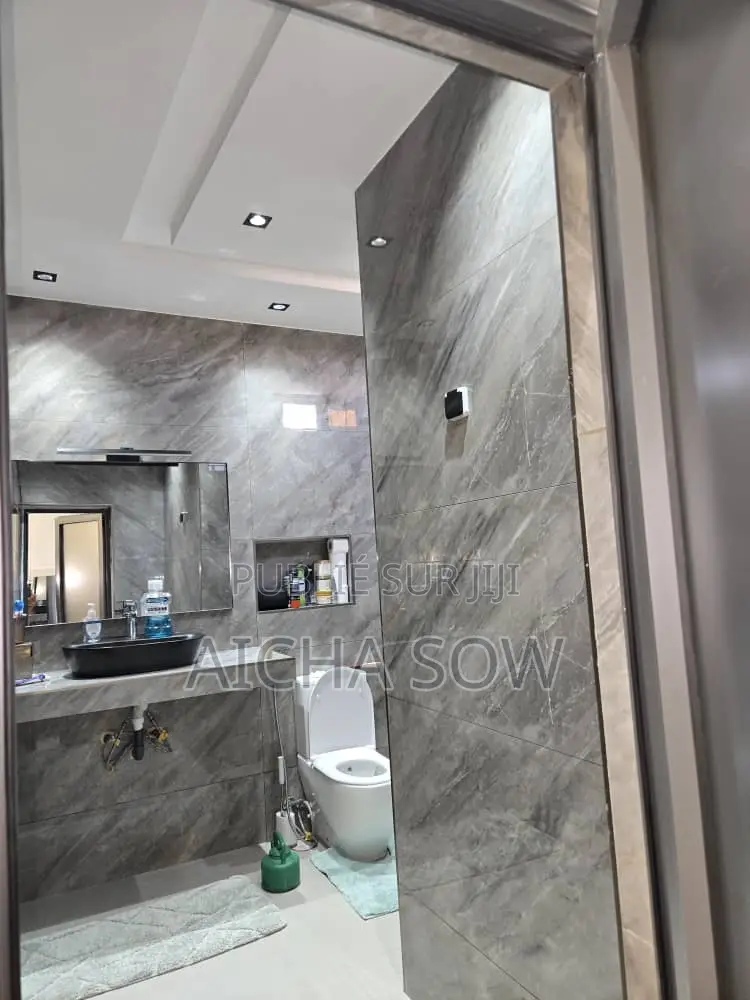 6chbre Villa dans Aïcha Immo, Région de Dakar à Vendre