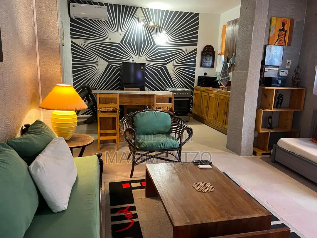 Furnished 1chbre Appartement dans Yoff à Louer