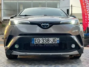 Toyota C-HR XLE FWD Sport Utility (2.0L 4cyl 2AM) 2018 Gris