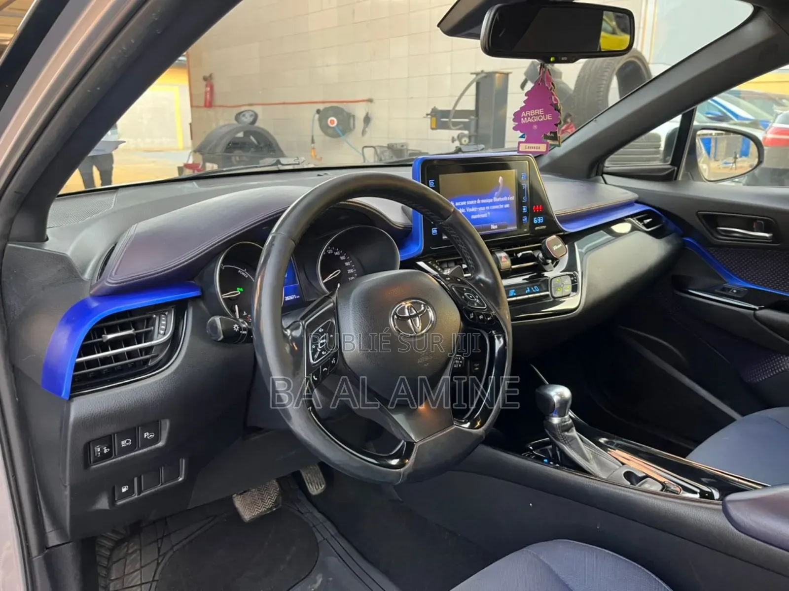 Toyota C-HR XLE FWD Sport Utility (2.0L 4cyl 2AM) 2018 Gris