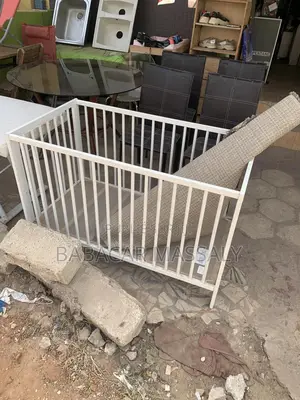 Lit De Massage Et D’Hôpital Et Lit Pour Bébé