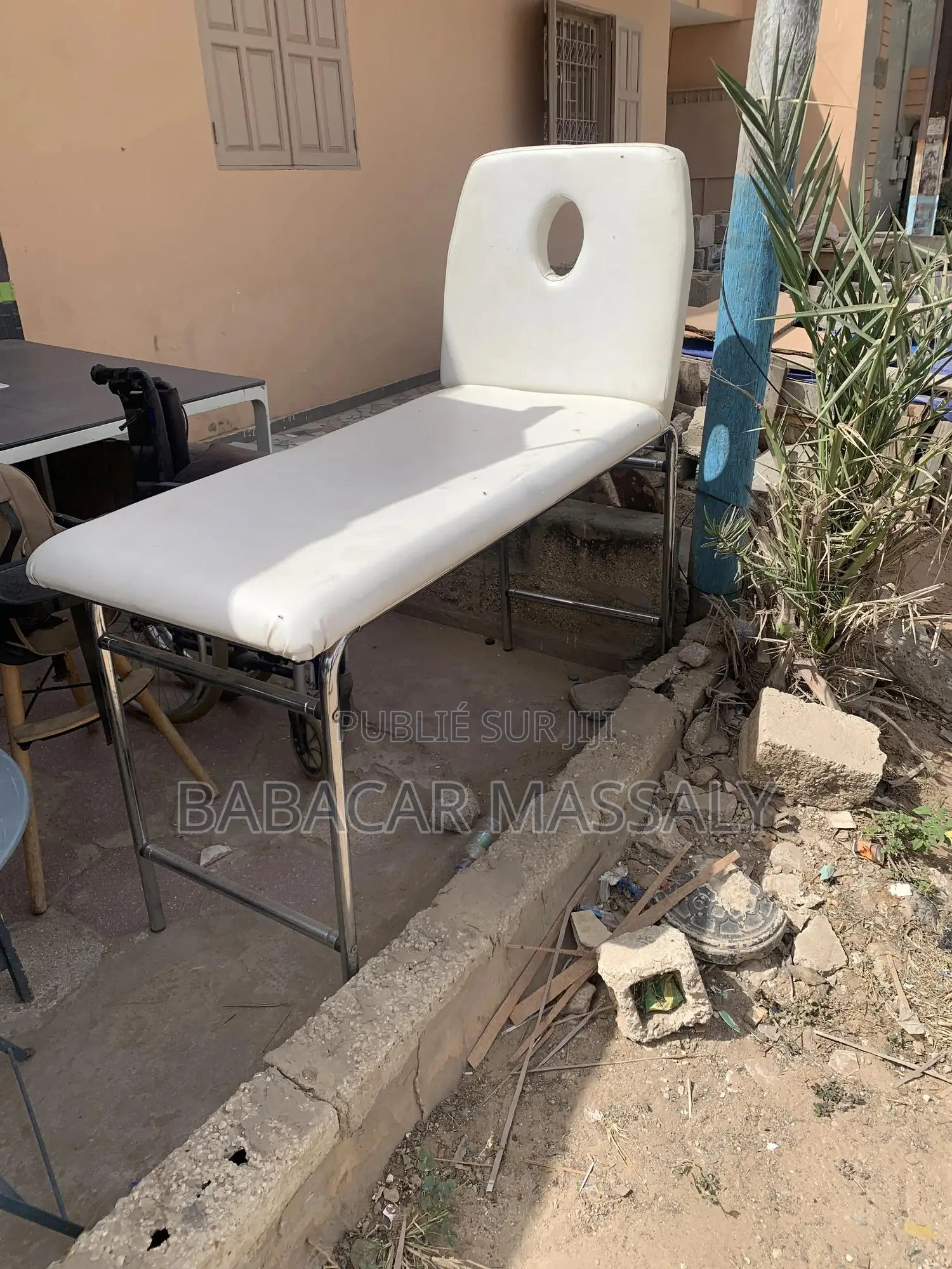 Lit De Massage Et D’Hôpital Et Lit Pour Bébé