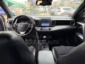 Toyota RAV4 LE FWD (2.5L 4cyl 6A) 2016 Blanc