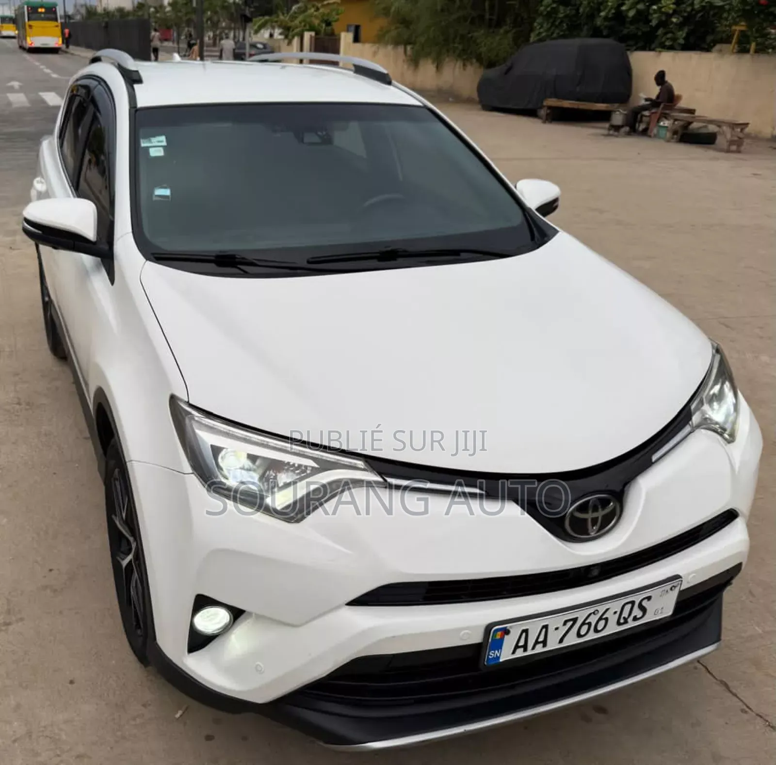 Toyota RAV4 LE FWD (2.5L 4cyl 6A) 2016 Blanc