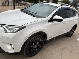 Toyota RAV4 LE FWD (2.5L 4cyl 6A) 2016 Blanc