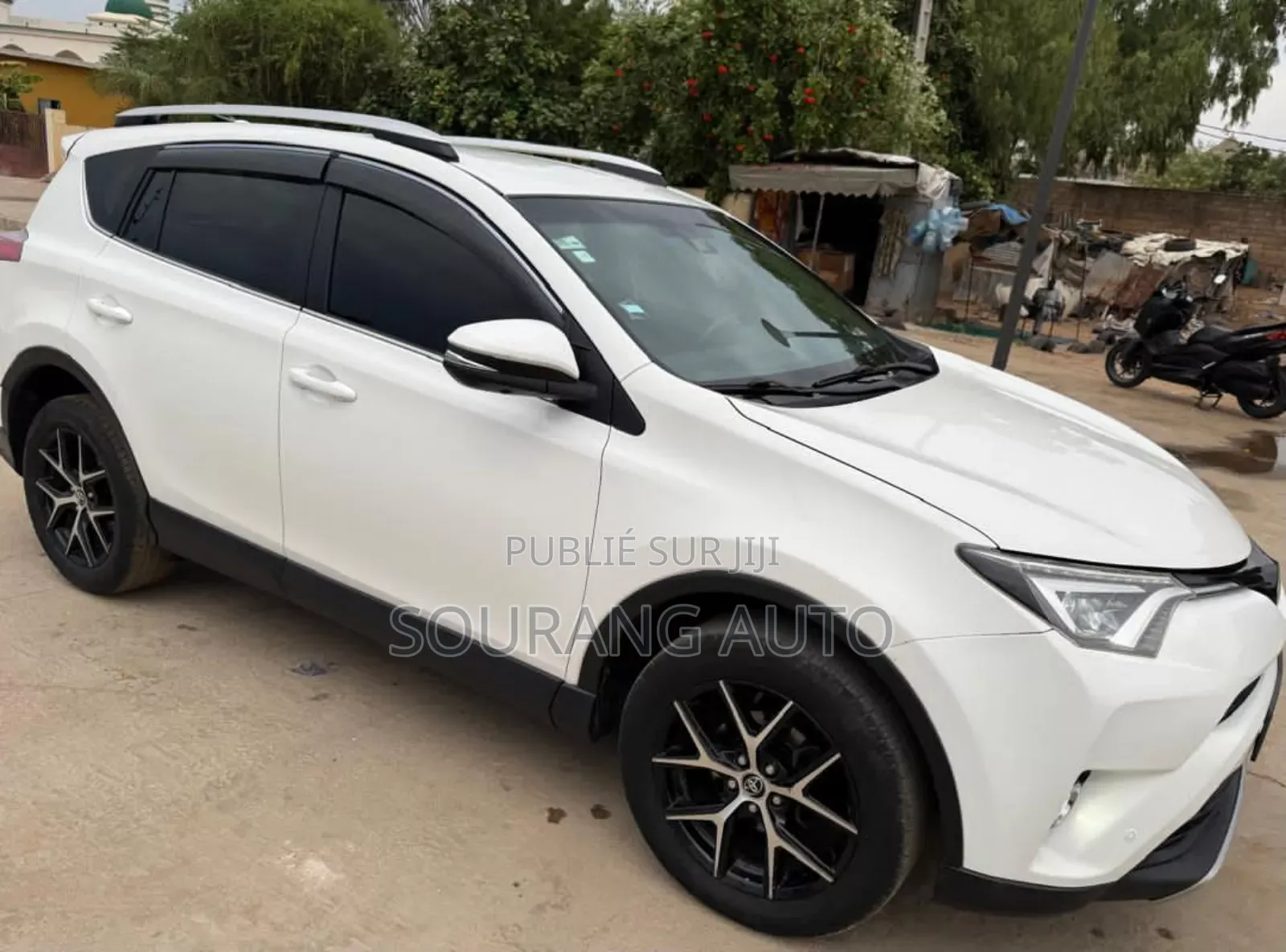 Toyota RAV4 LE FWD (2.5L 4cyl 6A) 2016 Blanc