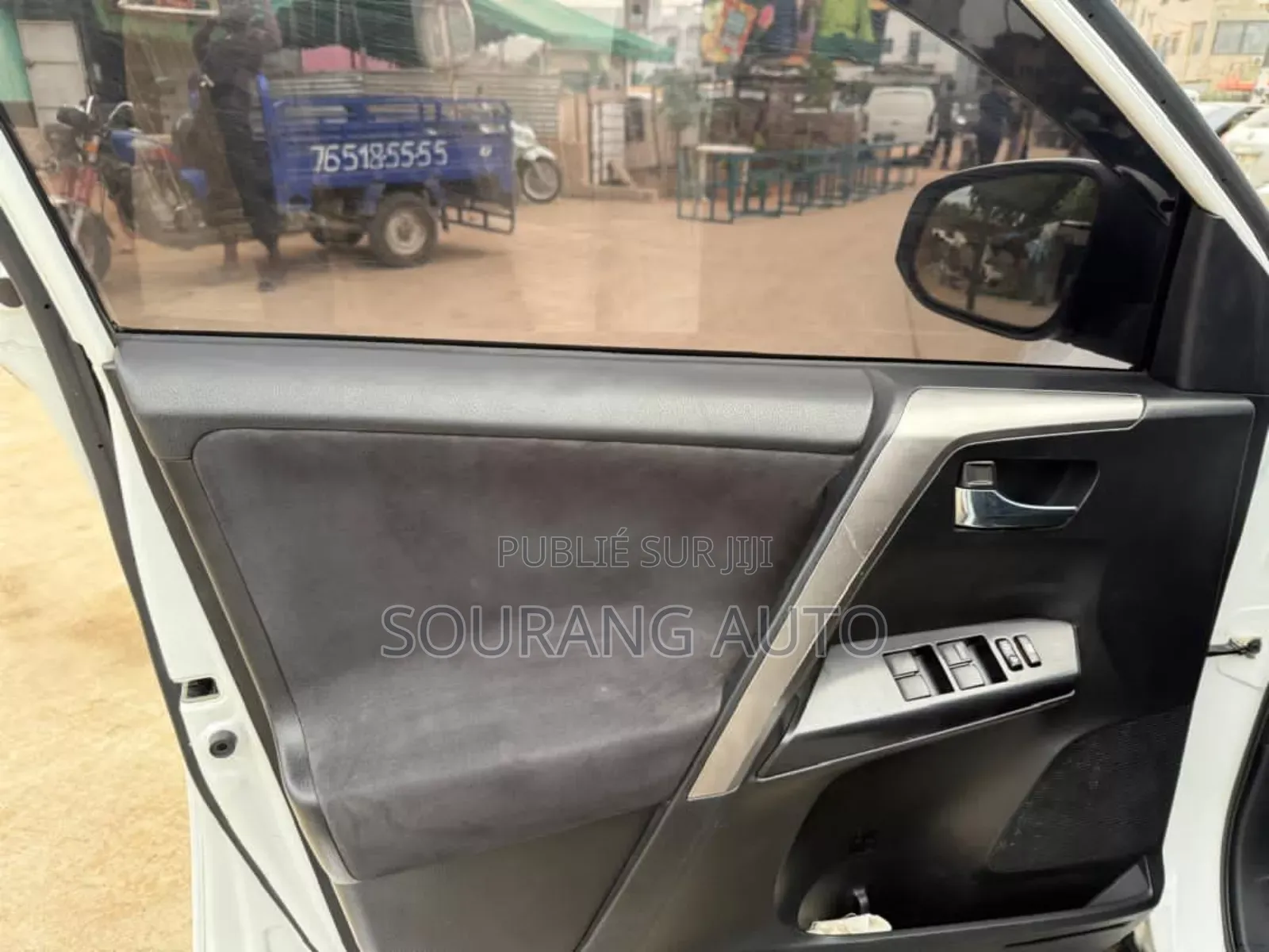 Toyota RAV4 LE FWD (2.5L 4cyl 6A) 2016 Blanc