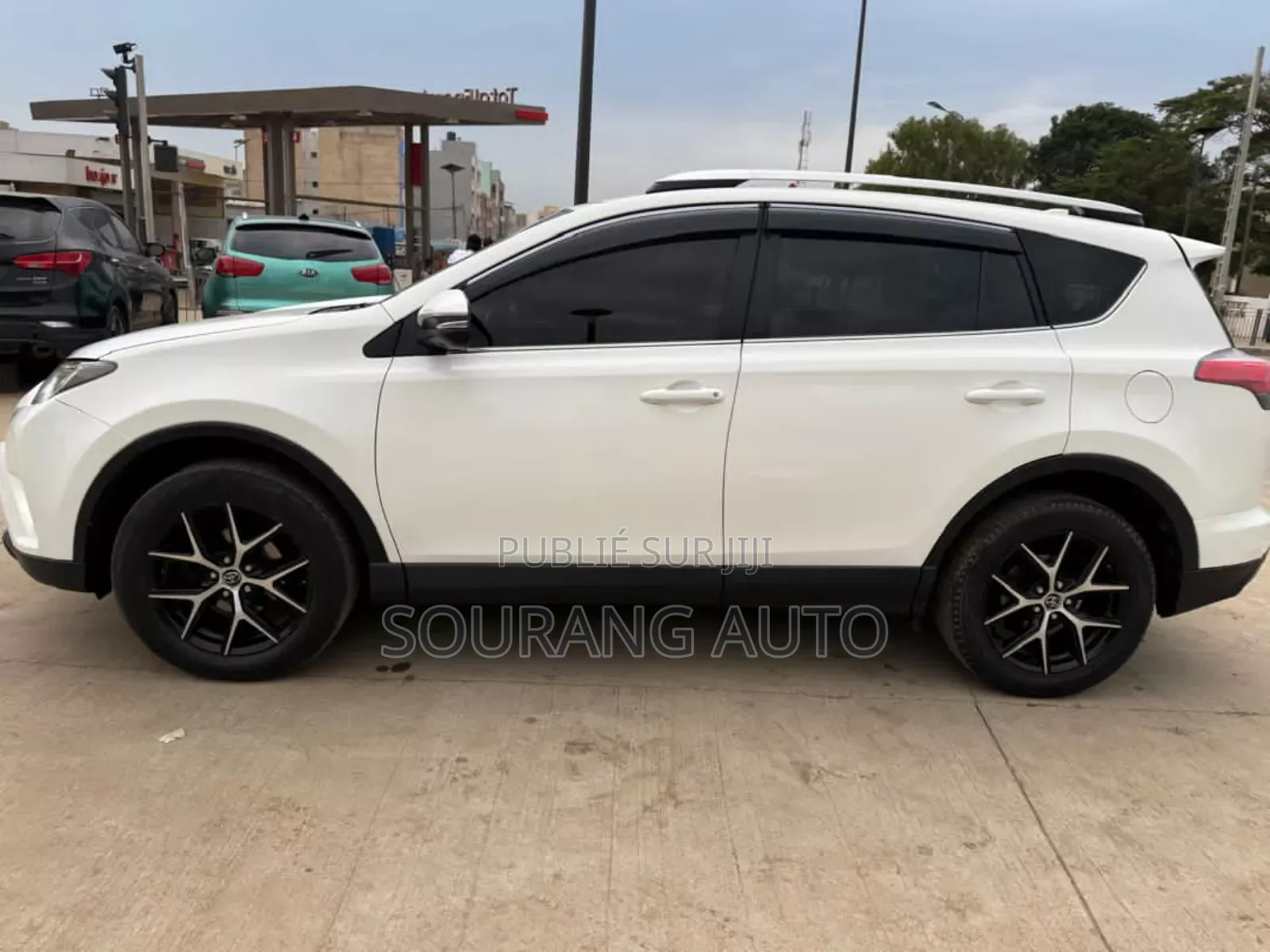 Toyota RAV4 LE FWD (2.5L 4cyl 6A) 2016 Blanc