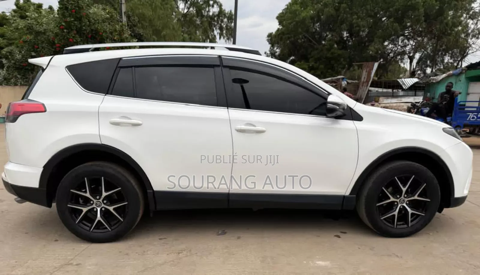 Toyota RAV4 LE FWD (2.5L 4cyl 6A) 2016 Blanc