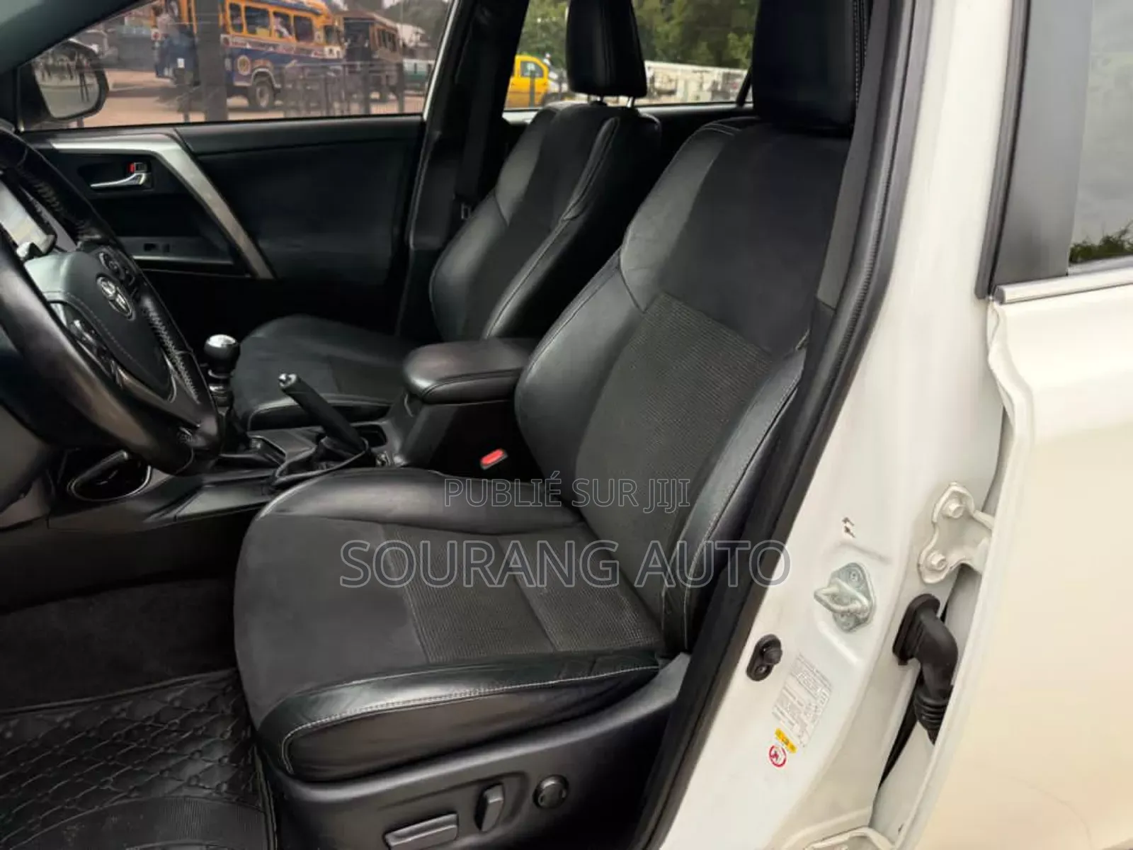 Toyota RAV4 LE FWD (2.5L 4cyl 6A) 2016 Blanc