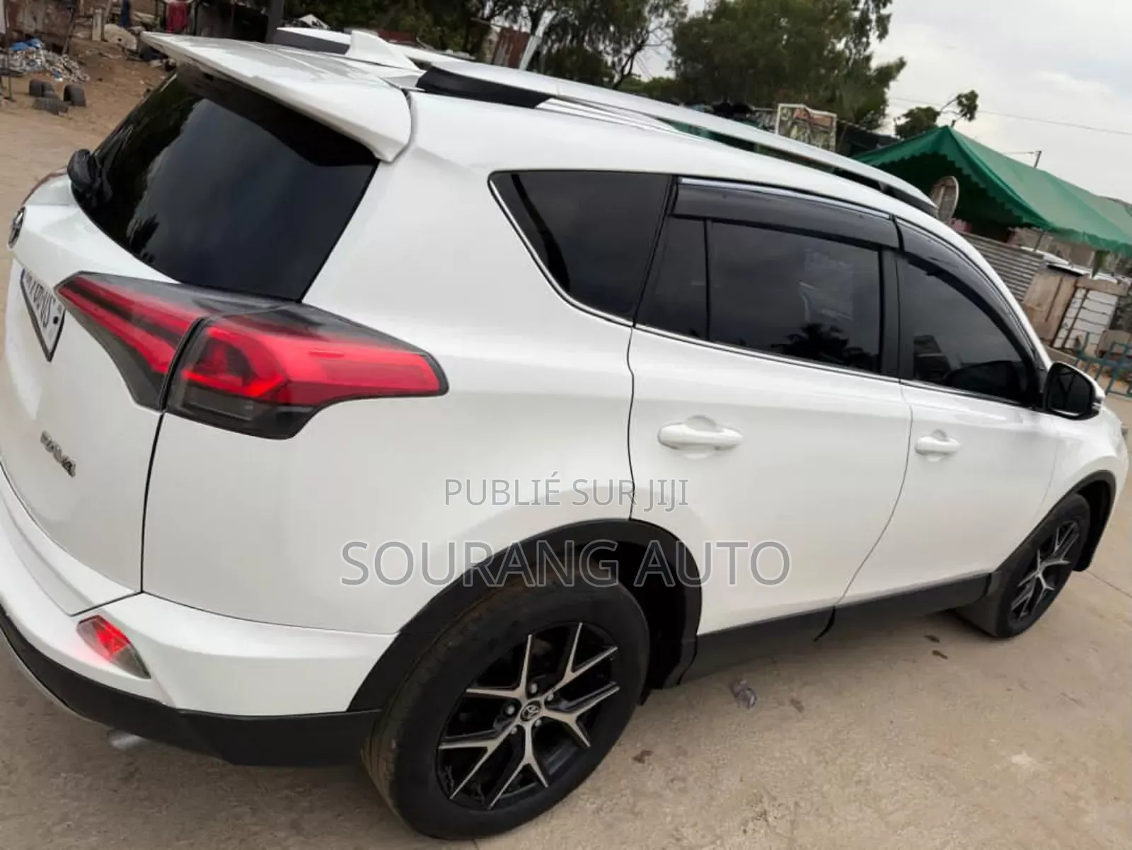 Toyota RAV4 LE FWD (2.5L 4cyl 6A) 2016 Blanc