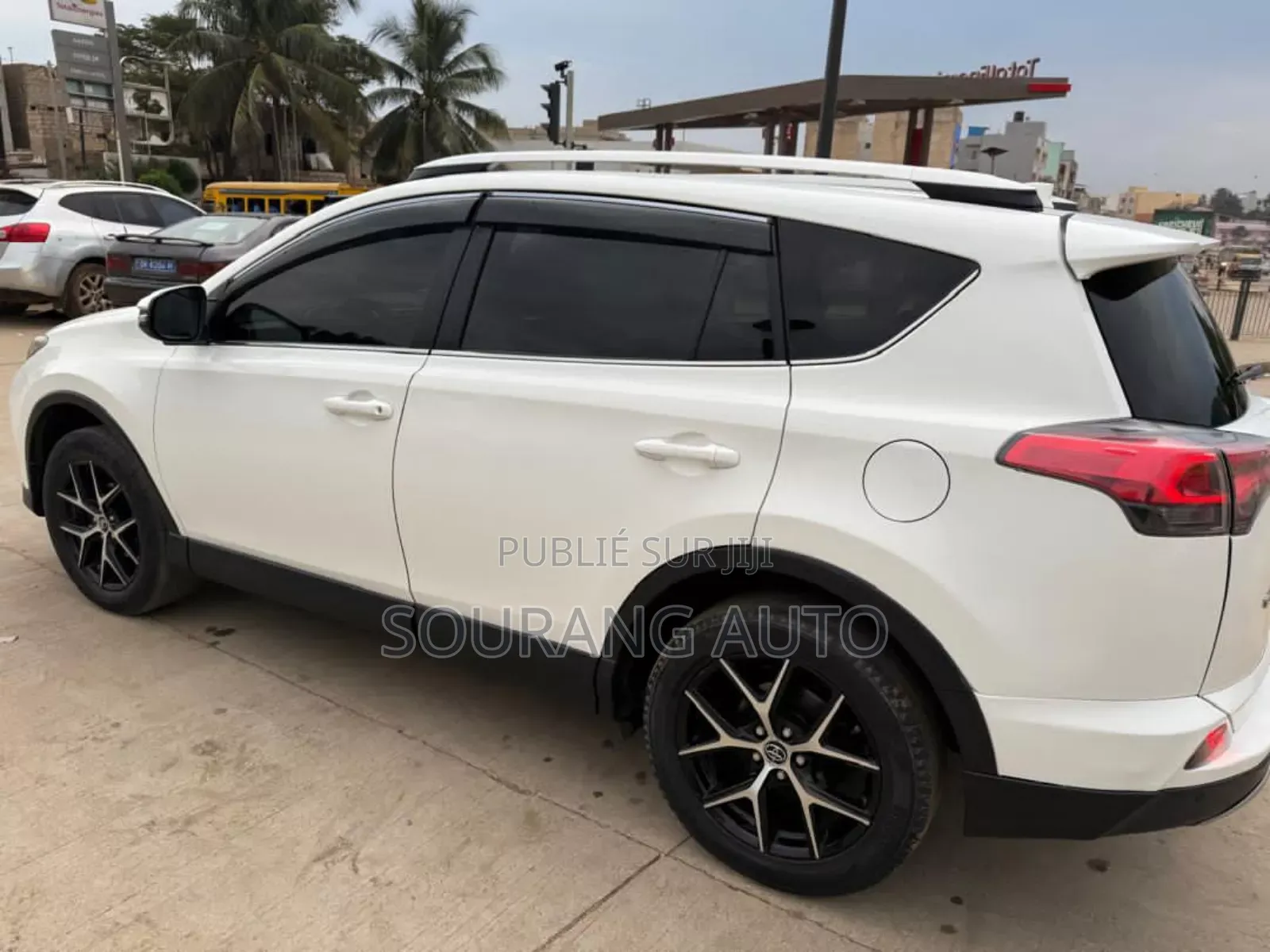 Toyota RAV4 LE FWD (2.5L 4cyl 6A) 2016 Blanc