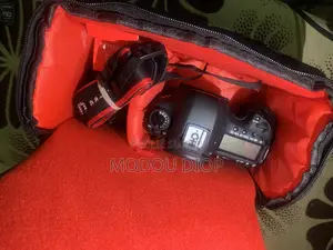 Canon 5d Mark 3 Avec 50mm F1.8 Tout Neuf Et Sacoche Offerte