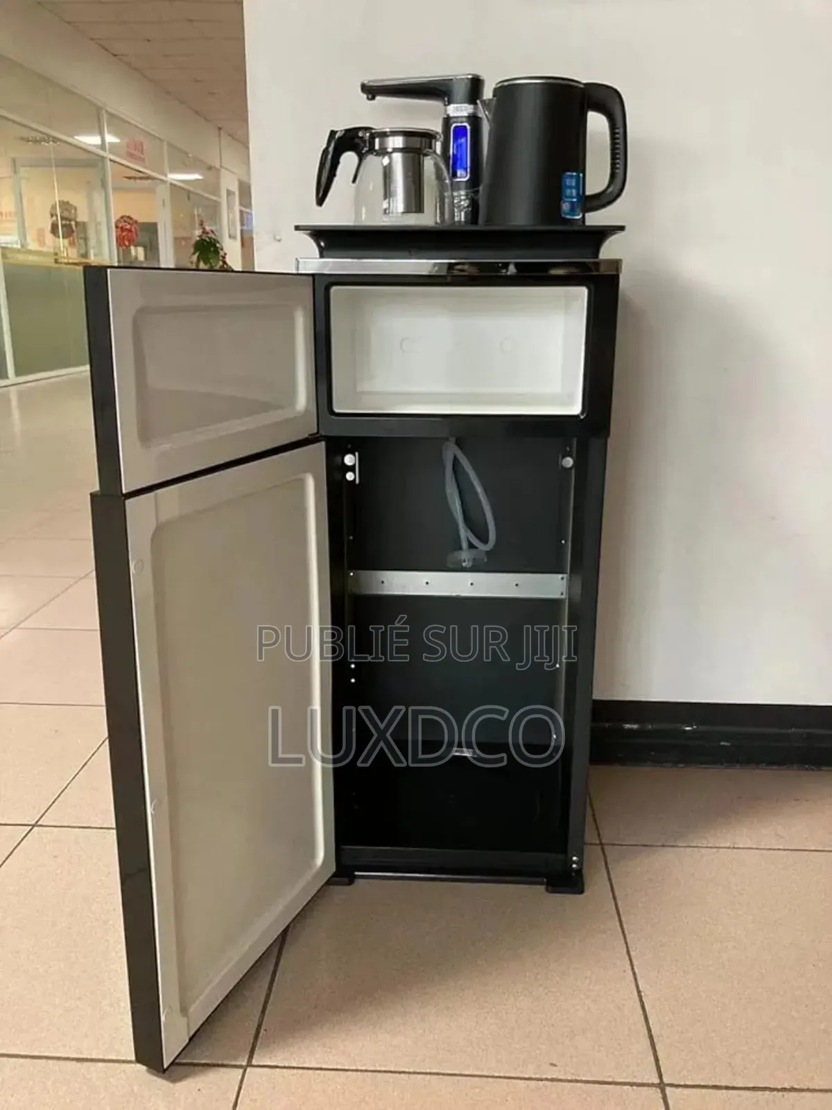 Fontaine Distributeur d'Eau Verticale Avec Chauffe Eau Et Théière