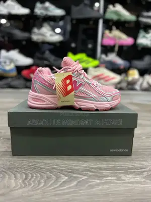 New Balance 740 Rose Disponible