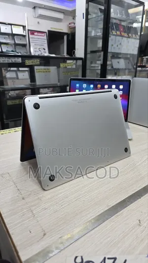 Ordinateur Portable Apple MacBook Pro 2017 16GB Intel Core I7 SSD 256GB